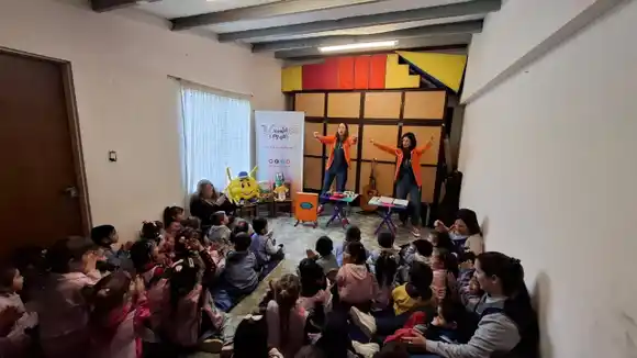 Con música y diversión, el Jardín Juanito Bosco recibió los cepillos de dientes de la Fundación Sol Más Sonrisas