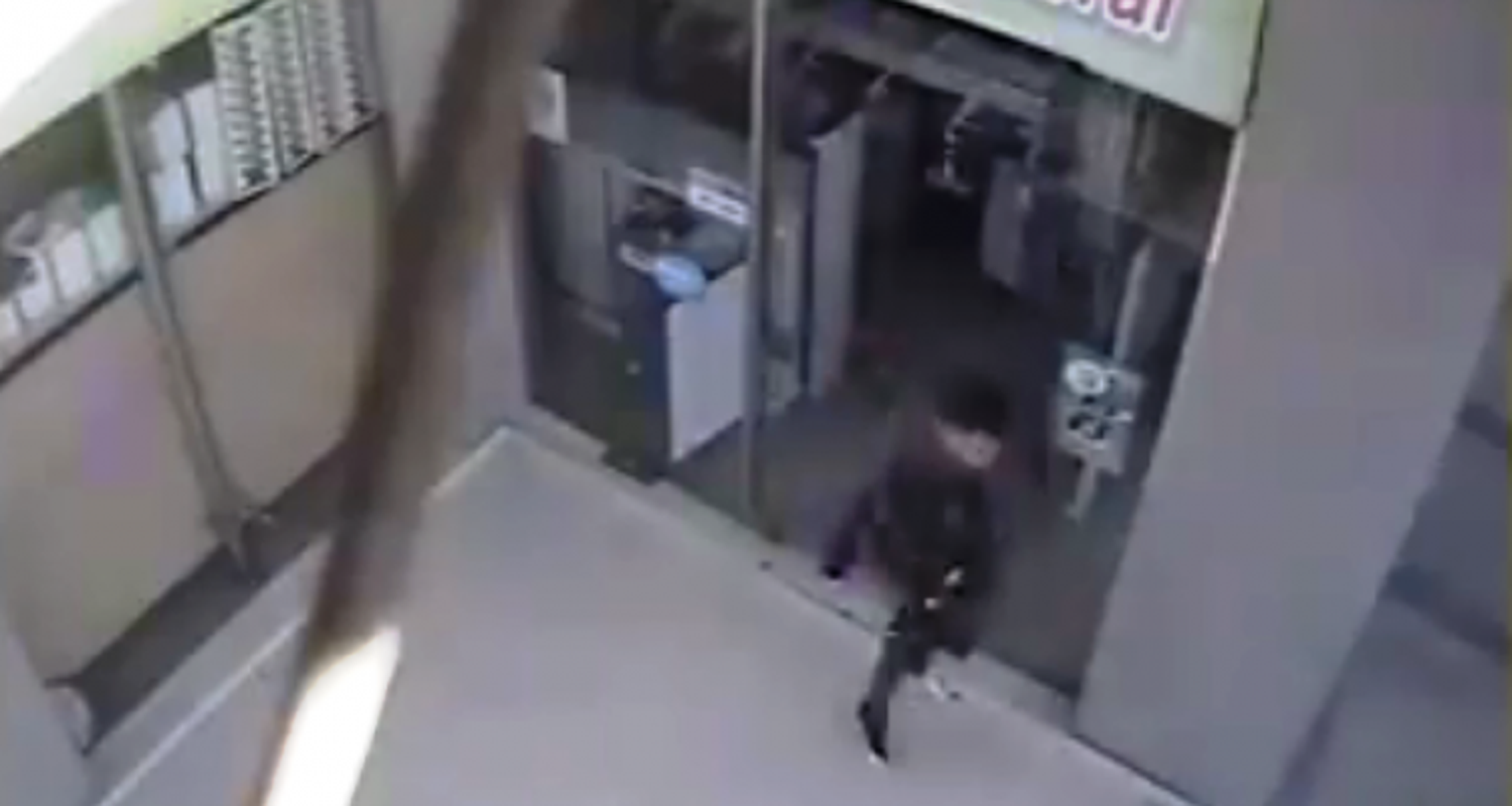 Fue a comprar una campera y cuando se la envolvieron huyó sin pagar