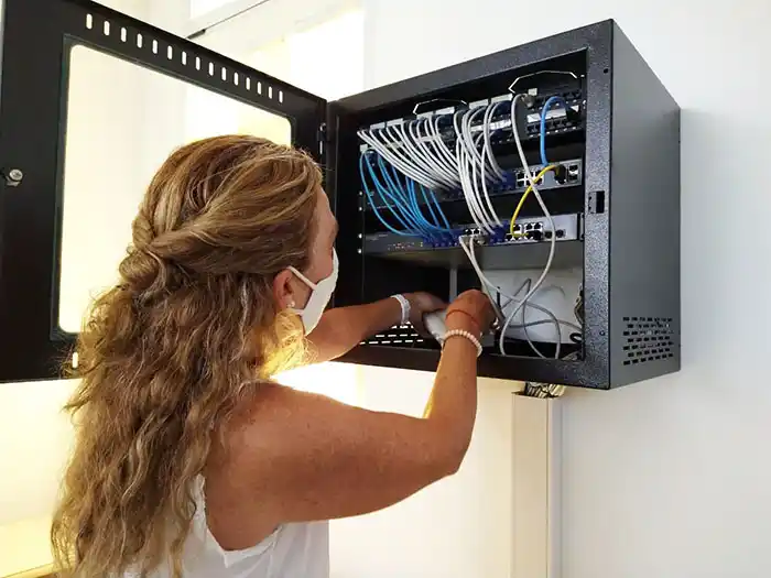 Sigue la instalación de Internet en  escuelas del distrito de Lobería