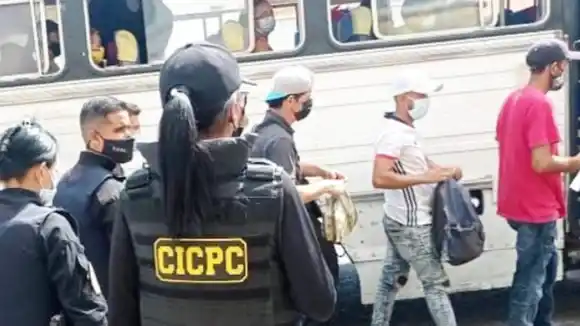 ¡CUIDADO EN LA CALLE! Capturado sujeto que robaba a sus víctimas al descender de los autobuses