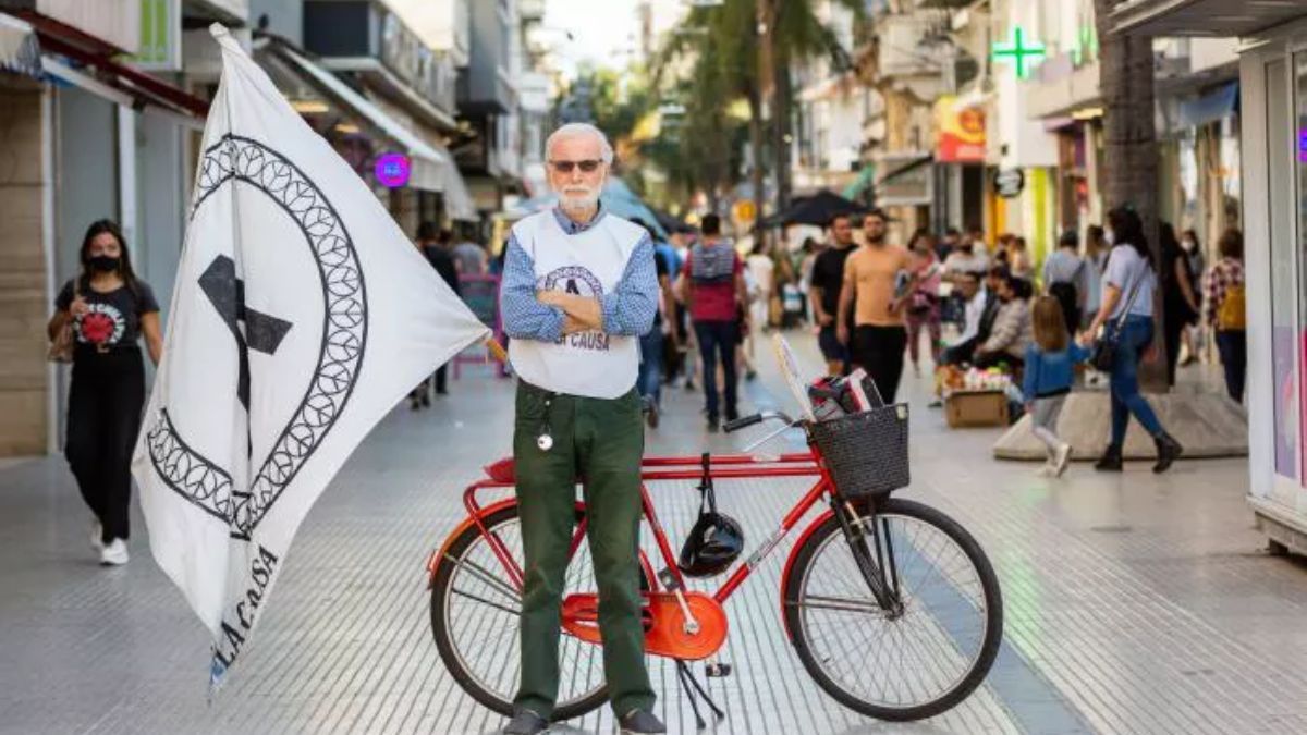 No se salva nadie: le robaron la bicicleta y el megáfono al concejal Saúl Perman