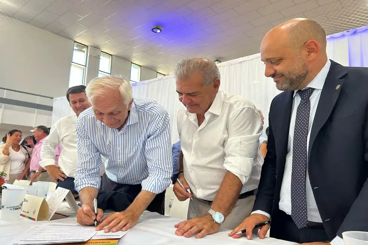 Ministros insistieron en la importancia de reducir retenciones para incentivar la producción