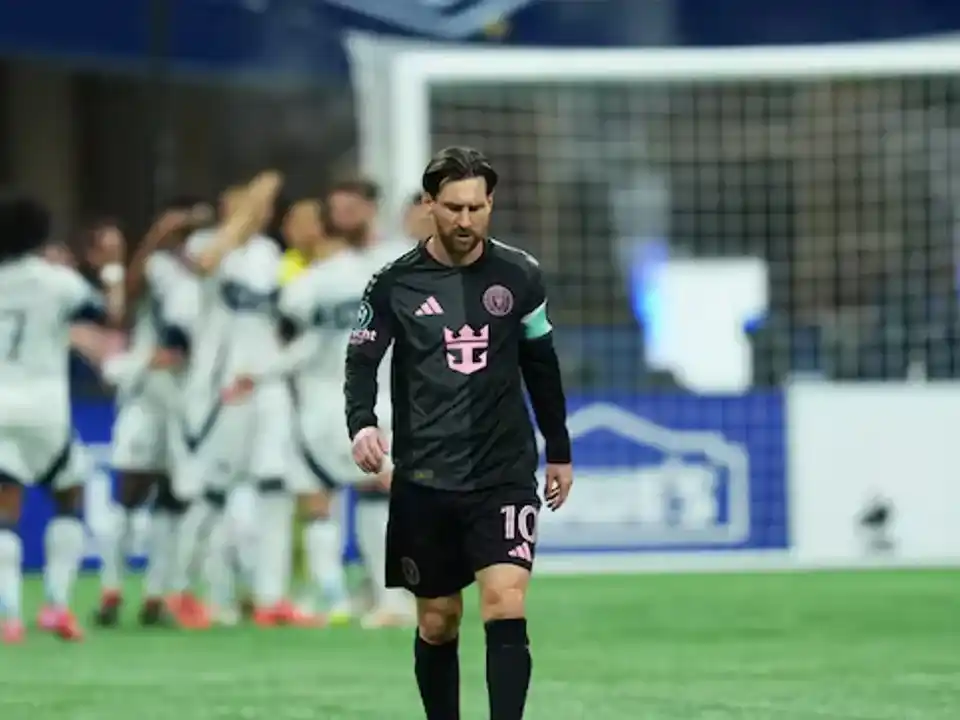 Leo jugó pese a una molestia, en al caída ante Vancouver 2 a 0.Foto: AP.