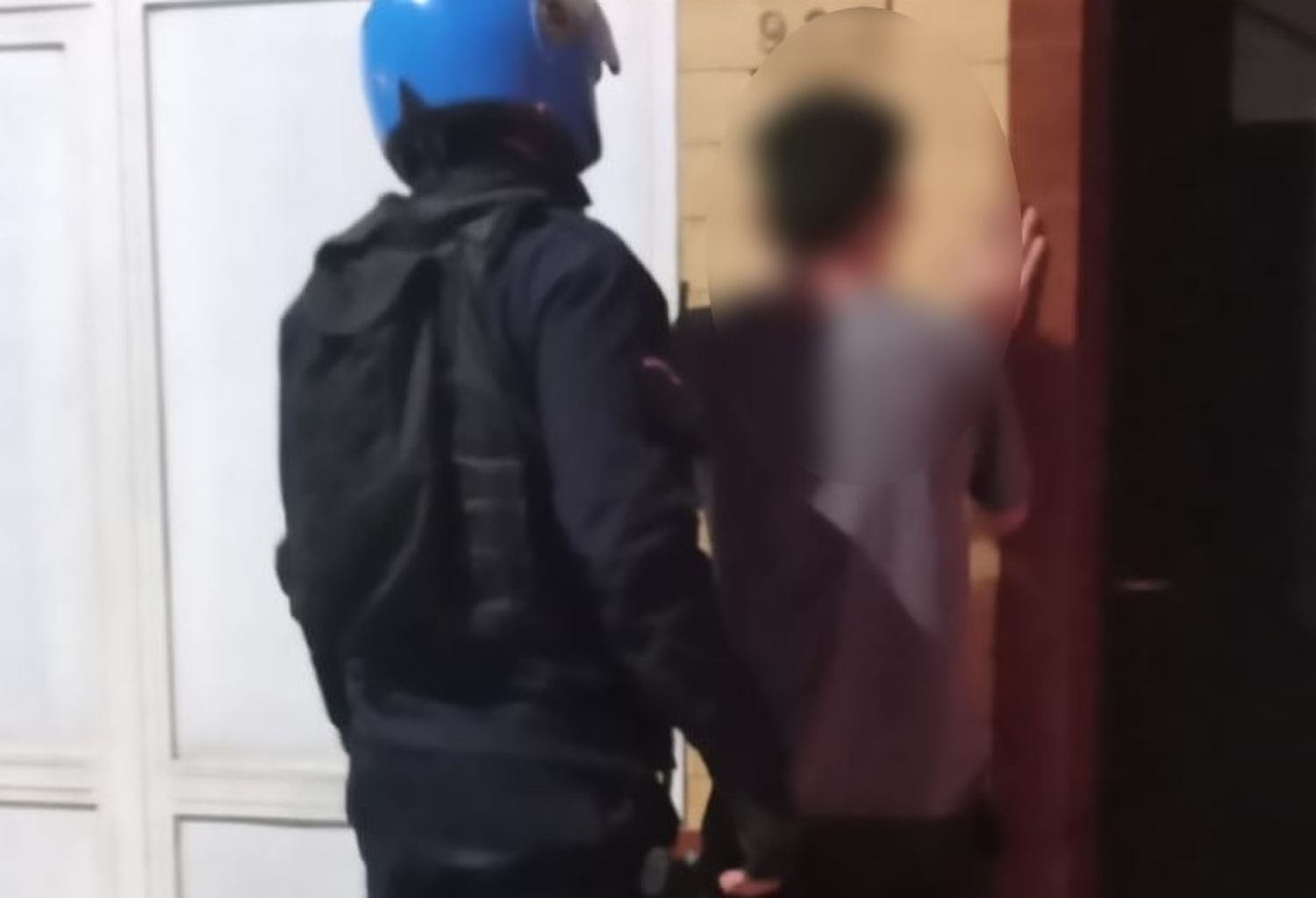 En una bicicleta robada, sustrajo un celular a un joven y lo atraparon