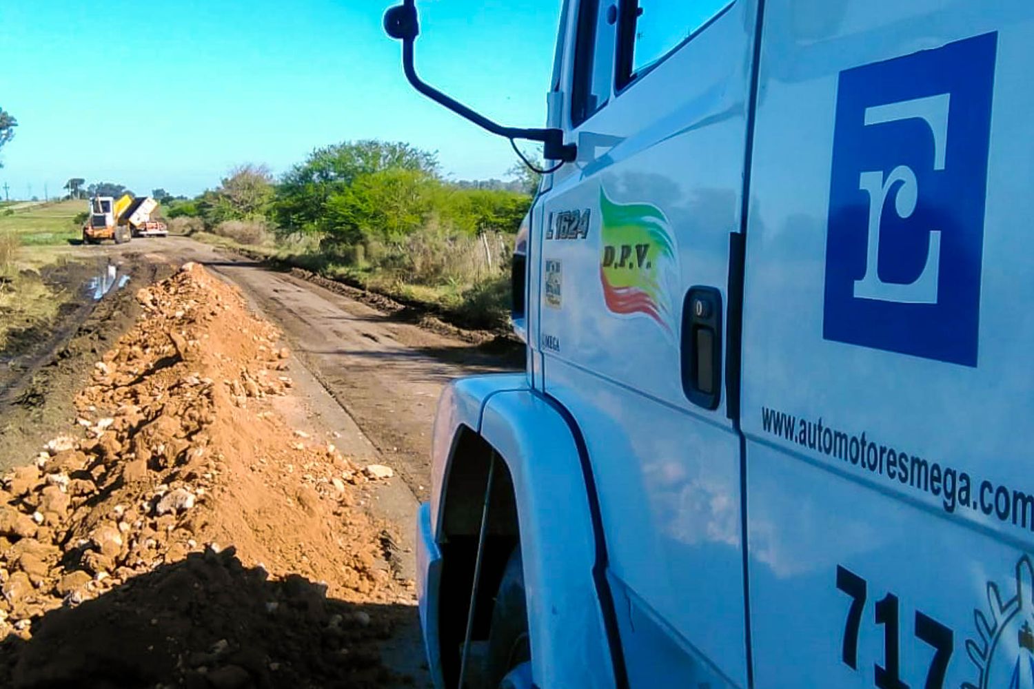 Vialidad trabaja en el mejoramiento de los caminos rurales de Gualeguaychú