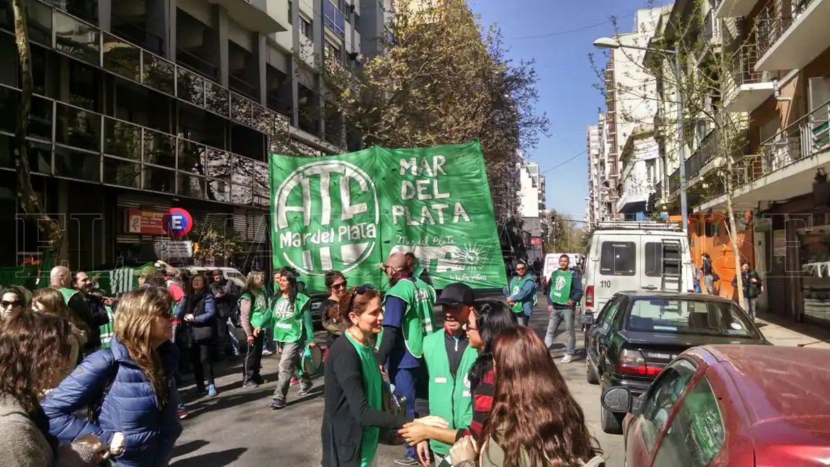 Estatales bonaerenses pararán este jueves