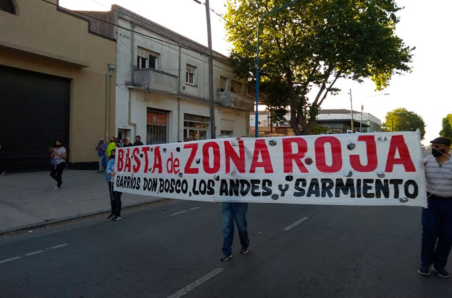 Zona Roja: nueva marcha de vecinos tras un ataque de una trans a una vecina