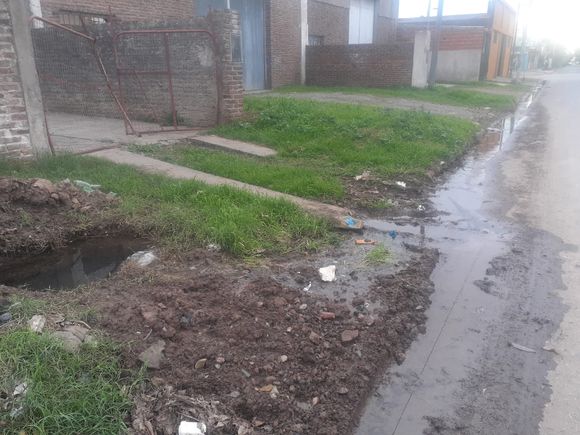 Un río de agua potable en Padre Santana al 1100