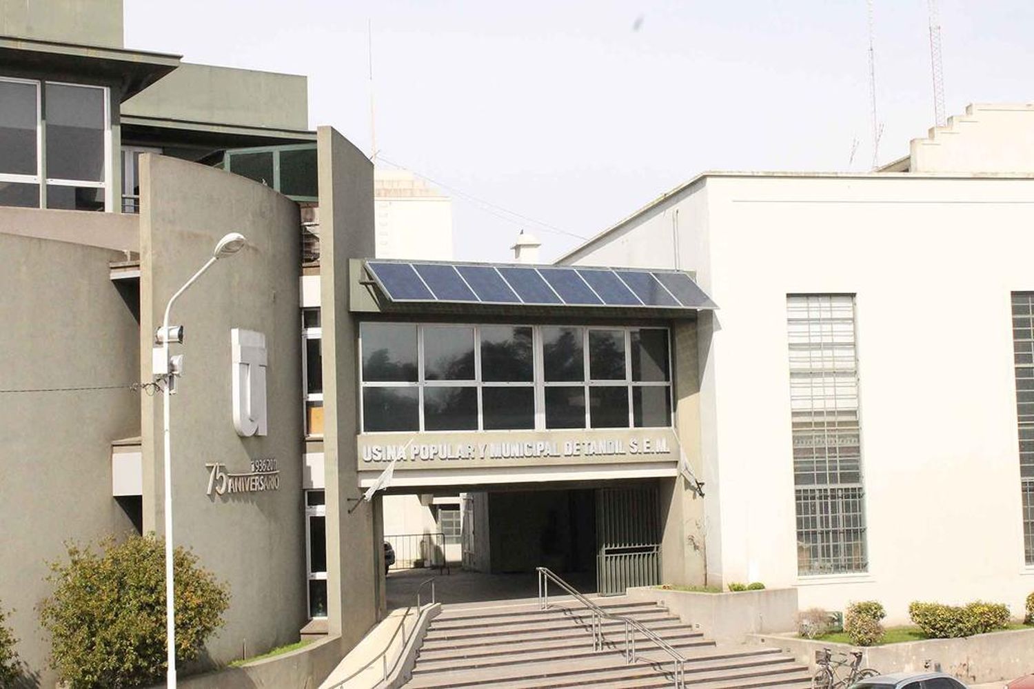 Desde la Usina remarcan la prohibición de colocar pasacalles en las columnas de alumbrado