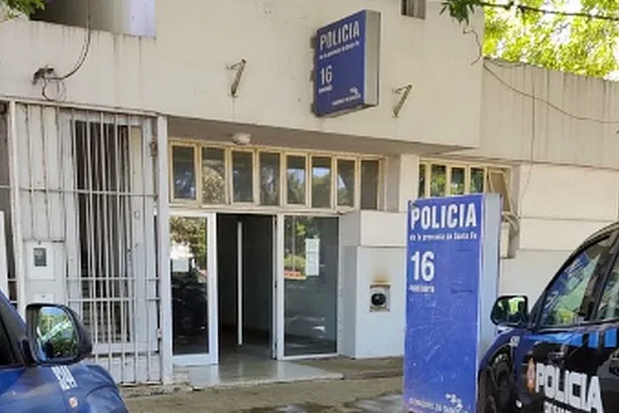 Fuga masiva: 16 presos escaparon de una comisaría de Rosario