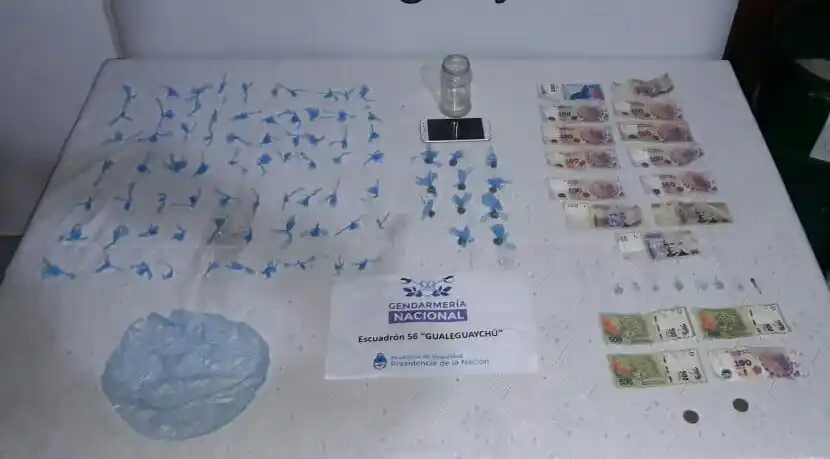 Vieron a la Gendarmería y huyeron: tenían envoltorios de marihuana y cocaína