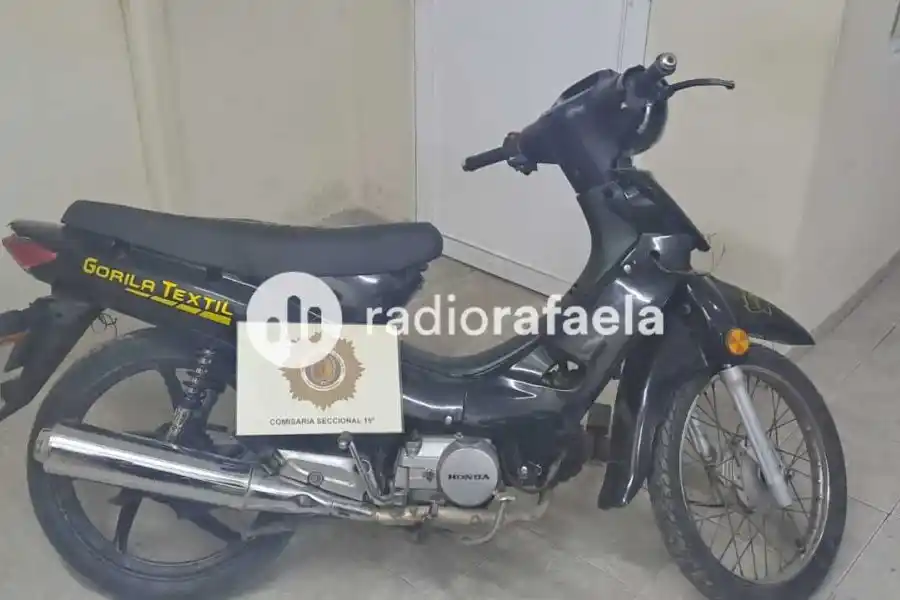 Recuperan moto robada en obra en construcción