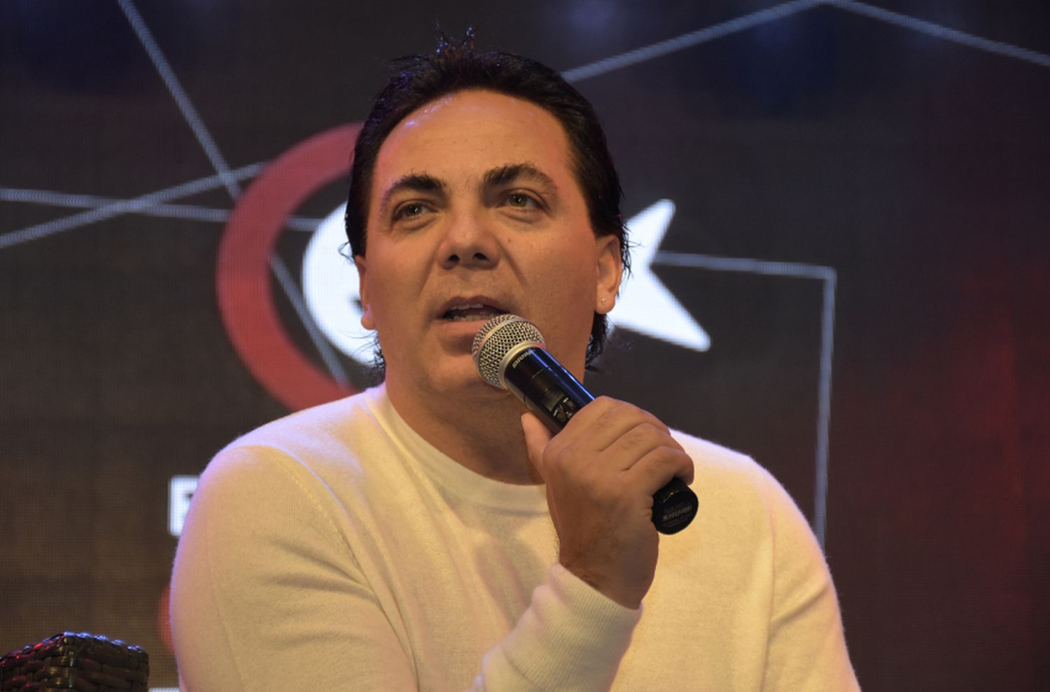Cristian Castro, un invitado de lujo que encantó la noche de Espacio Clarín