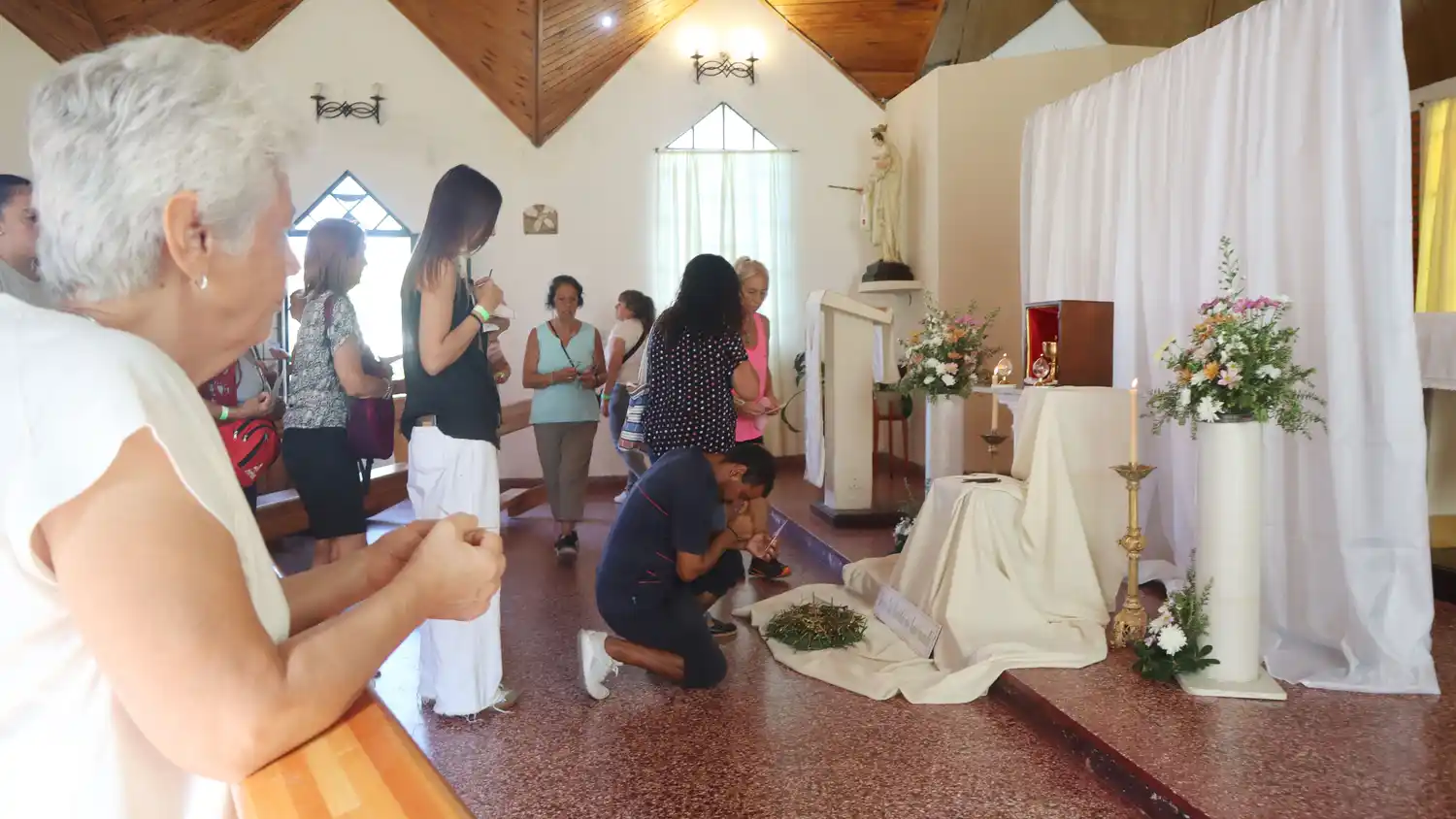 Multitudinaria muestra de fe en Concordia con el tradicional recorrido de las siete iglesias
