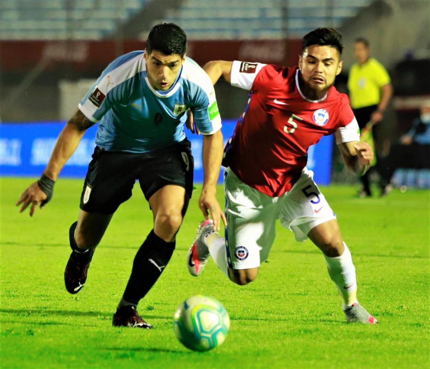 Uruguay se llevó un triunfo con polémica