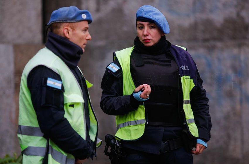 La Policía Local, "camuflada" por el nuevo uniforme