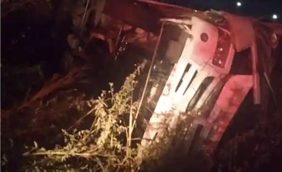 Volcamiento de autobús de Venalum deja dos muertos y 16 heridos en Puerto Ordaz