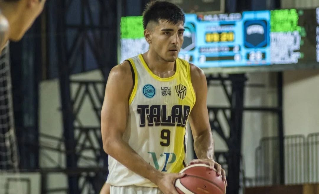Mateo Macrini con la camiseta de El Talar.