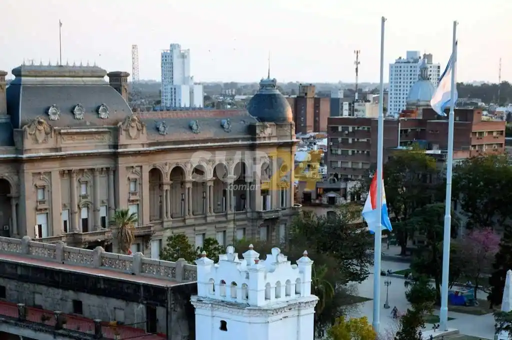 Aumento a docentes santafesinos: un decreto ordena el pago y otro lo suspende 