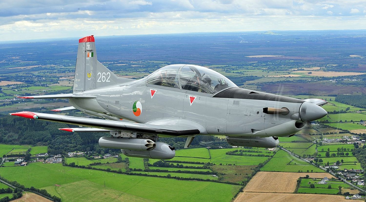 Pilatus PC-9 del Cuerpo Aéreo Irlandés sufre una falla de motor, pero logran llevarlo planeando a la base