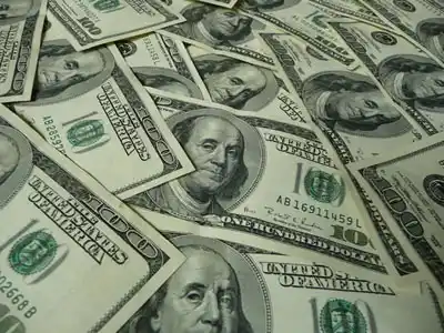 Dólar: Blue sube a $10,90 y oficial estable a $8,01
