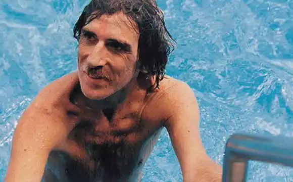 Charly García reveló por qué se tiró del noveno piso a la pileta