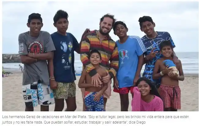 Cuando Diego tenía 24 años, inició un viaje introspectivo. Quería escapar de "la mesa cómoda de la queja constante" y se descalzó para entrar con cuidado y respeto a las poblaciones más vulnerables del país