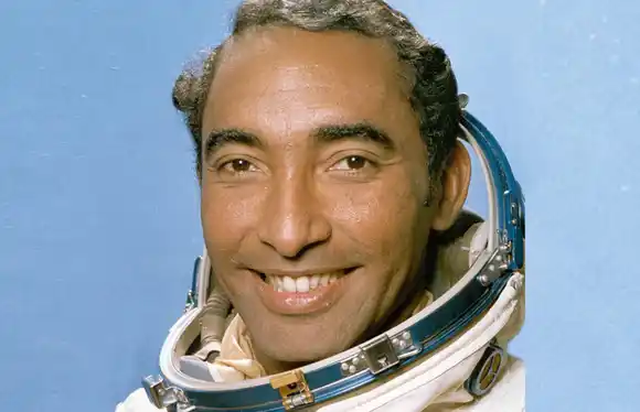 Cuando el primer latino y negro viajó al espacio