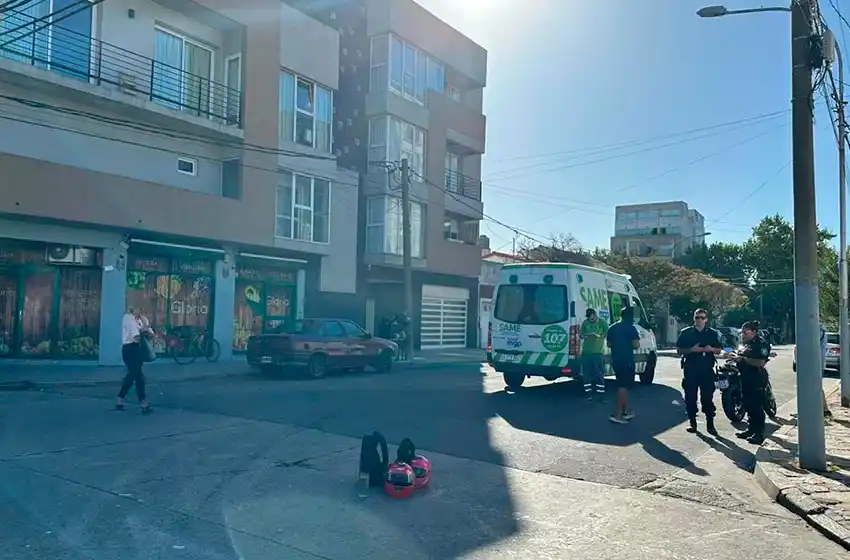 Choque en el barrio General Roca: el conductor del auto no tenía documentación