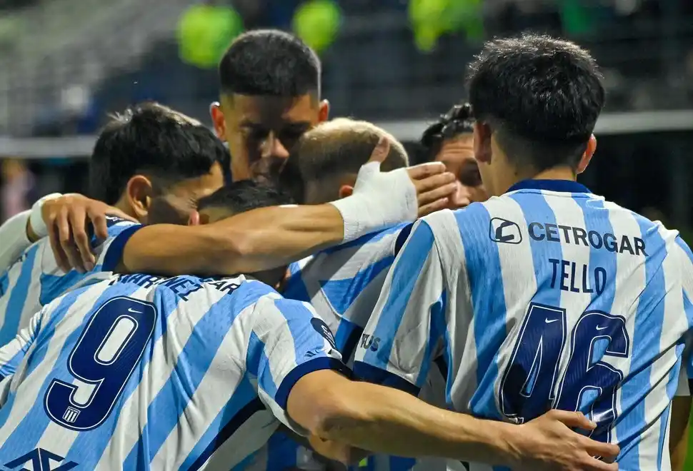 El festejo de Racing en el triunfo ante Defensa por Copa Argentina
