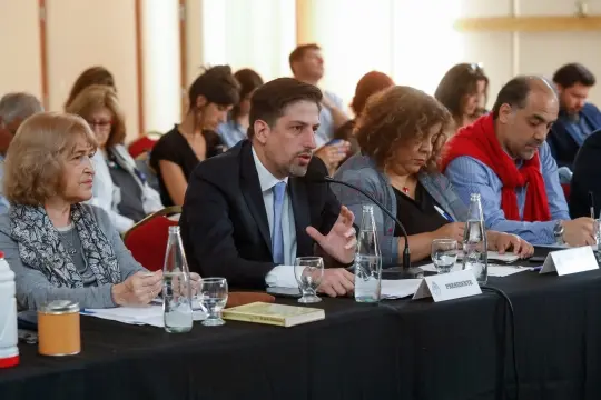 El Gobierno presenta a los docentes una propuesta para «fijar salario inicial»