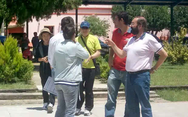 Funcionarios coreanos en Carbó