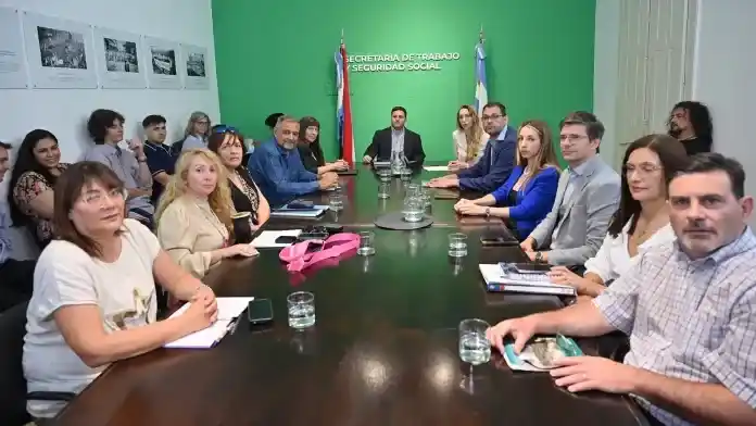 El gobierno entrerriano anunció que pagará un bono de $50.000 a los empleados estatales