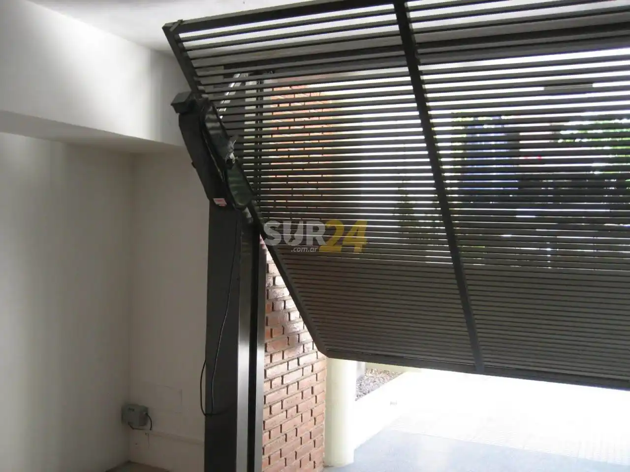 Venado Tuerto: rompen el portón eléctrico de una casa y roban dos bicicletas