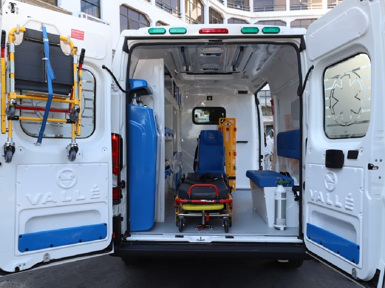 Calvo llega para reforzar con más equipamiento al Hospital Iturraspe