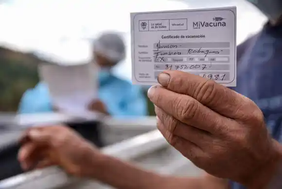 EXPECTATIVA EN COLOMBIA por apertura de vacunación para todos