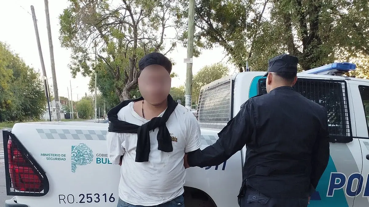 El sujeto le sustrajo las llaves del rodado a la víctima, de acuerdo a la denuncia.