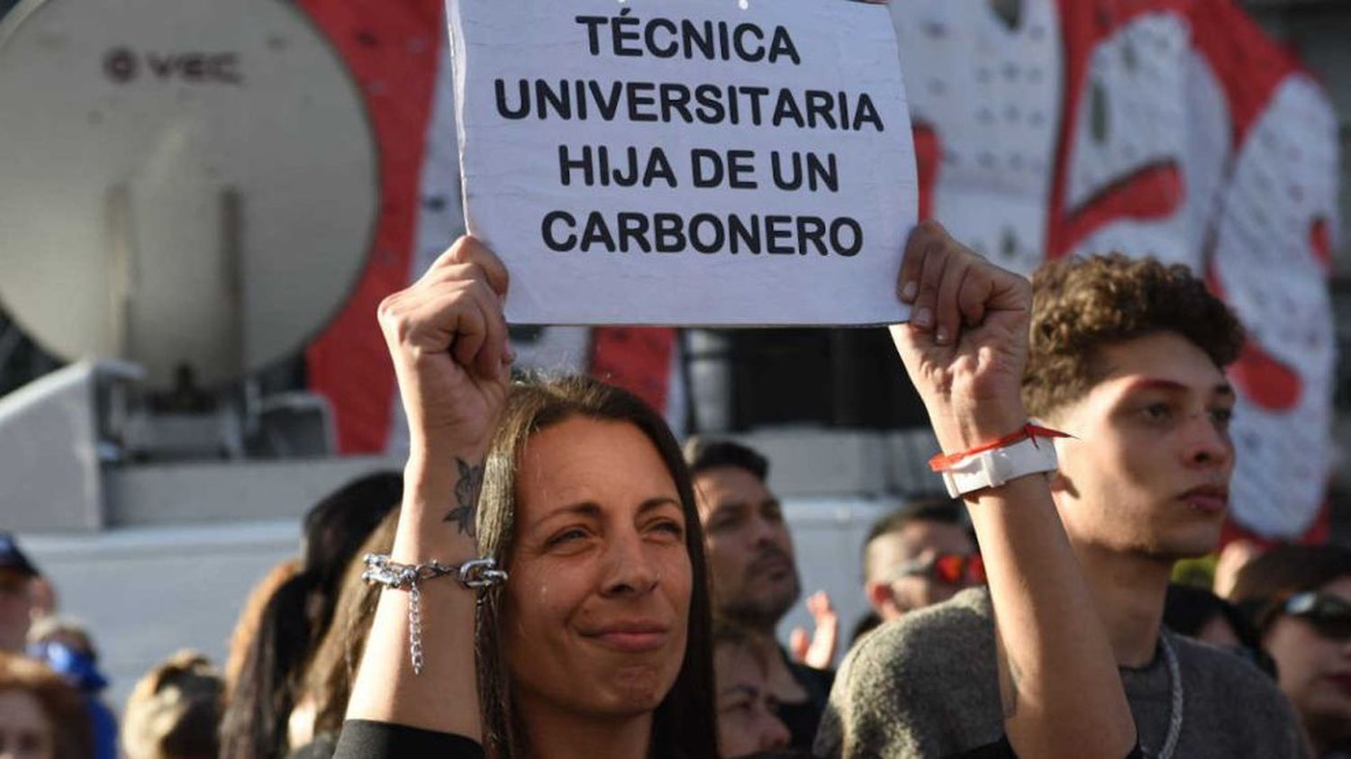 Pese al rechazo de los gremios, el Gobierno anunció un aumento del 6,8% para los universitarios