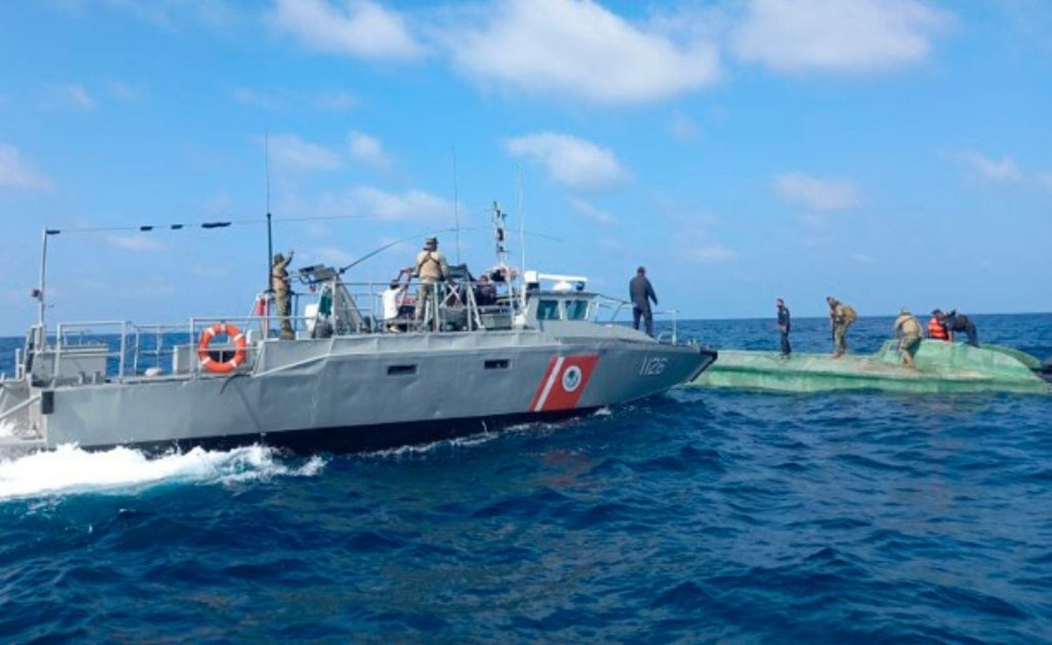 La Marina de México decomisa un narcosubmarino con cocaína adentro