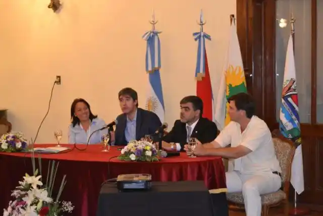 Adrián Pérez disertó sobre Reforma Política y Carta Orgánica