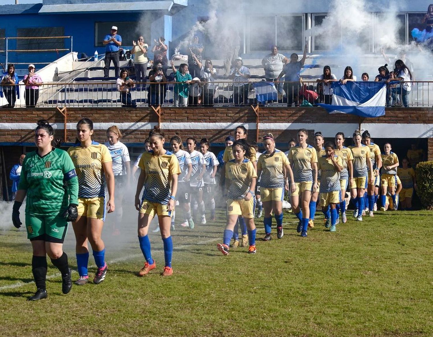 Las actuales campeonas de la Liga Venadense se impusieron en el primer partido y quedaron a un paso de la clasificación.