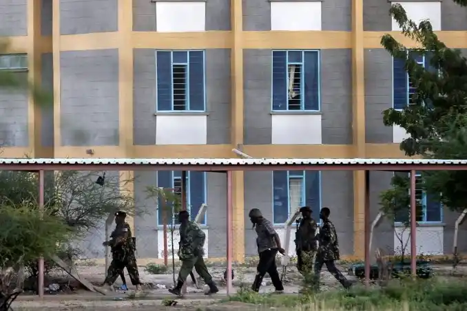 Hay al menos 147 muertos por un ataque terrorista en una universidad de Kenia