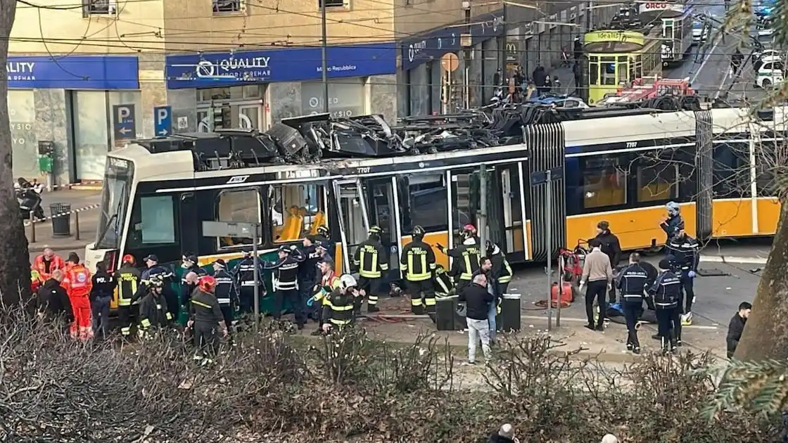 Tragedia en Milán: un tranvía chocó contra un edificio y dejó dos muertos y decenas de heridos
