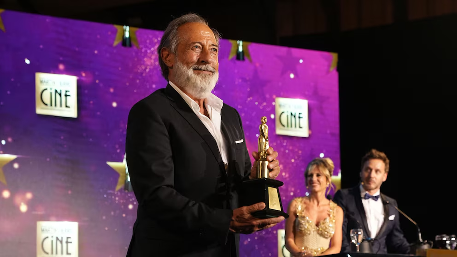 Guillermo Francella se llevó el Oro en el primer Martín Fierro de Cine: “Hermosa noche, ¿verdad?”