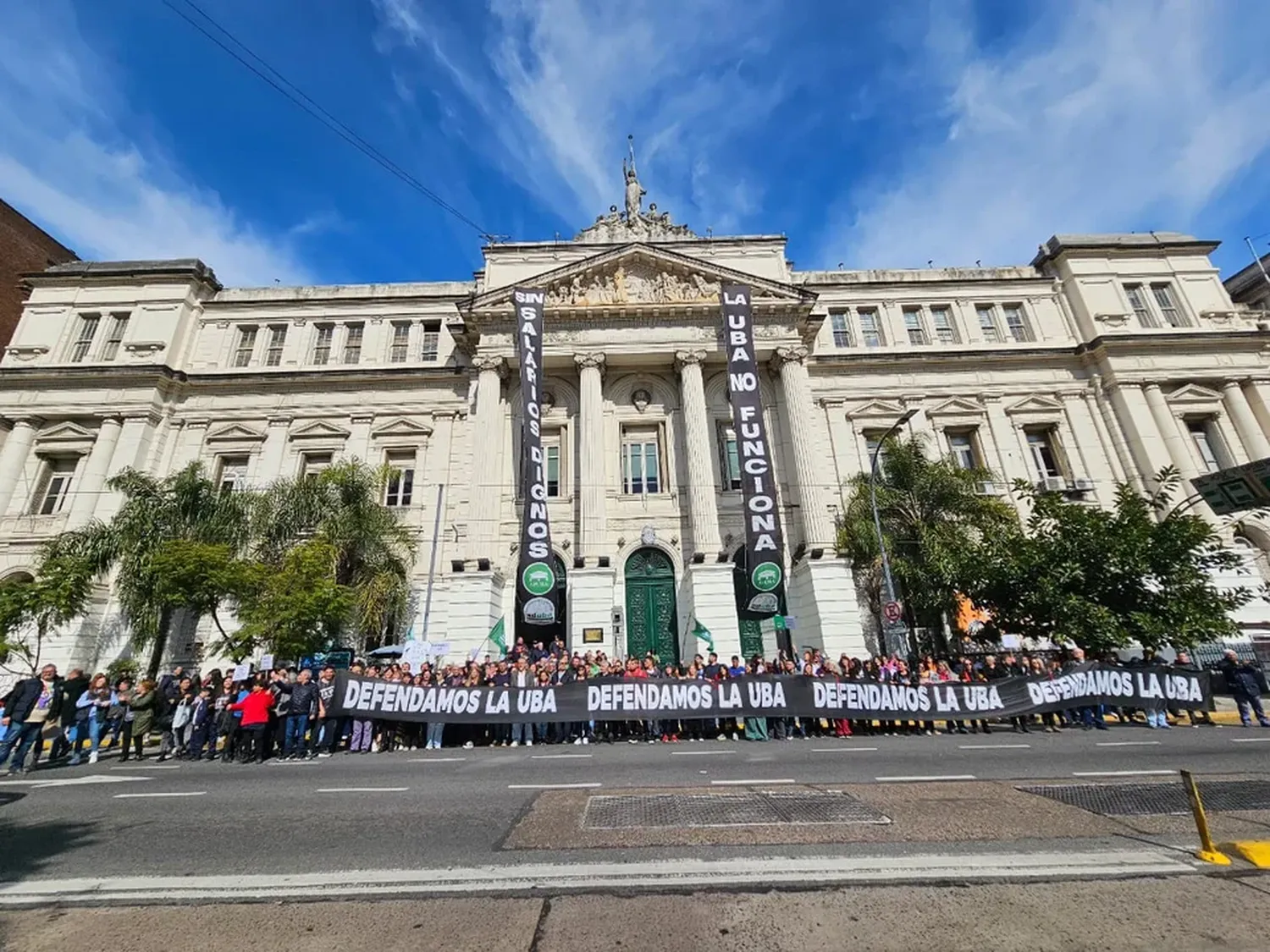 La semana pasada hubo una clase pública que se dictó en plaza Houssay, para visibilizar el conflicto salarial en la UBA.