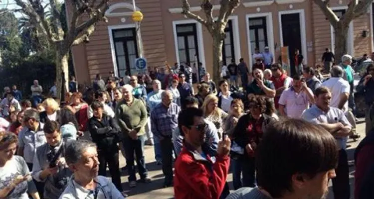 En asamblea,  trabajadores establecieron seguir de paro hasta el viernes