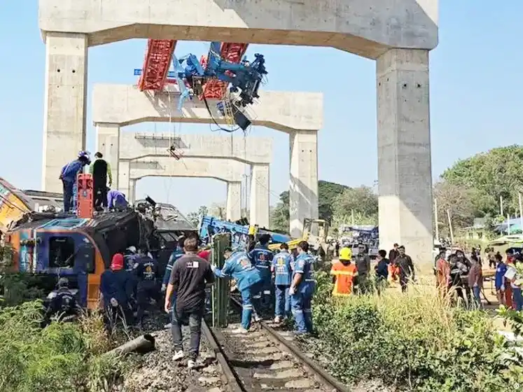 Tragedia en Tailandia: una grúa cayó sobre un tren y dejó al menos 30 muertos y 67 heridos