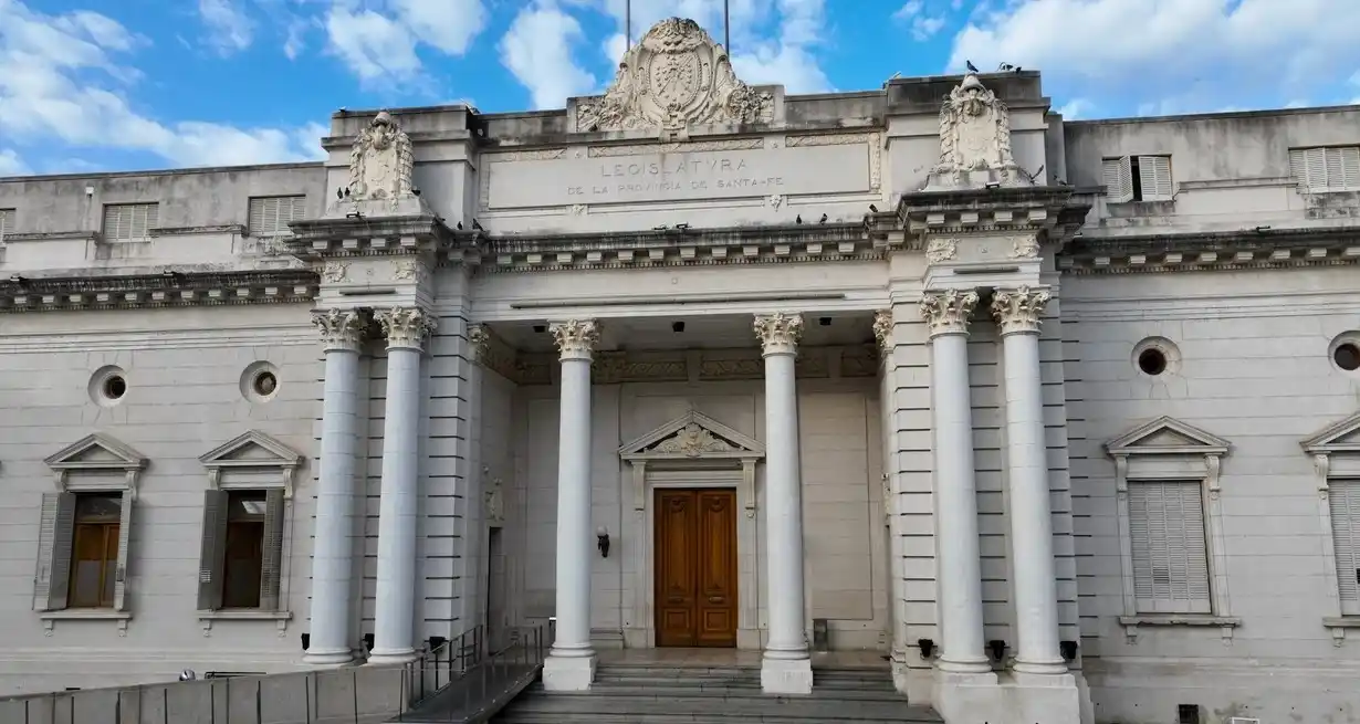 El Senado de Santa Fe advierte que se deben pagar doble los feriados