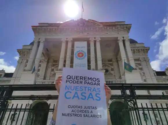 Tomadores de créditos UVA marchan al Congreso y reclaman una solución de fondo