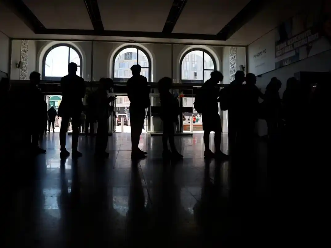 El presidente español Sánchez remarcó que no está descartada ninguna hipótesis.